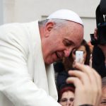 'Paus promoot online zeer selectief en positief beeld van Rooms-Katholieke Kerk'